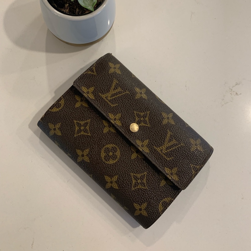 Louis Vuitton Etui Papiers Trifold Wallet in Monogram